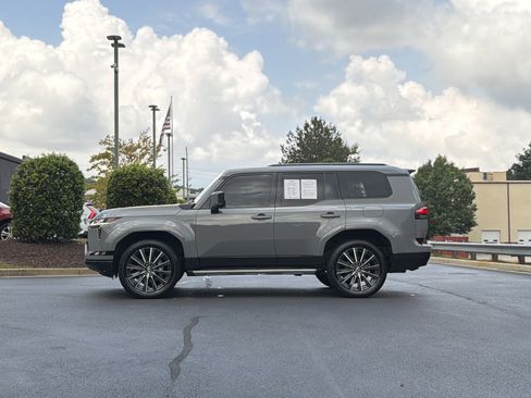 Used 2025 Lexus GX 550 w/ Accessory Package (2T) AWD/4WD image 15