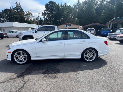Used 2014 Mercedes-Benz C 250 Sedan image 45
