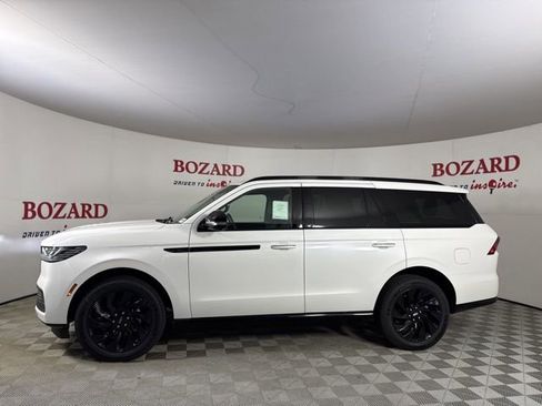 New 2025 Lincoln Navigator Reserve w/ Jet Appearance Package image 4