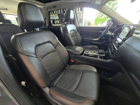 Used 2025 Nissan Pathfinder Platinum AWD/4WD image 30