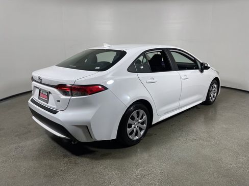 Used 2021 Toyota Corolla LE image 3