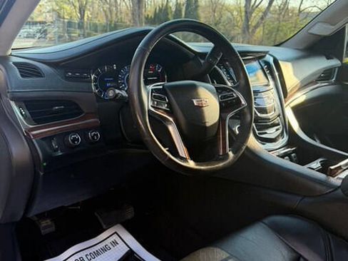 Used 2018 Cadillac Escalade Luxury image 37