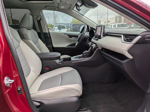 Used 2023 Toyota RAV4 XLE Premium image 34