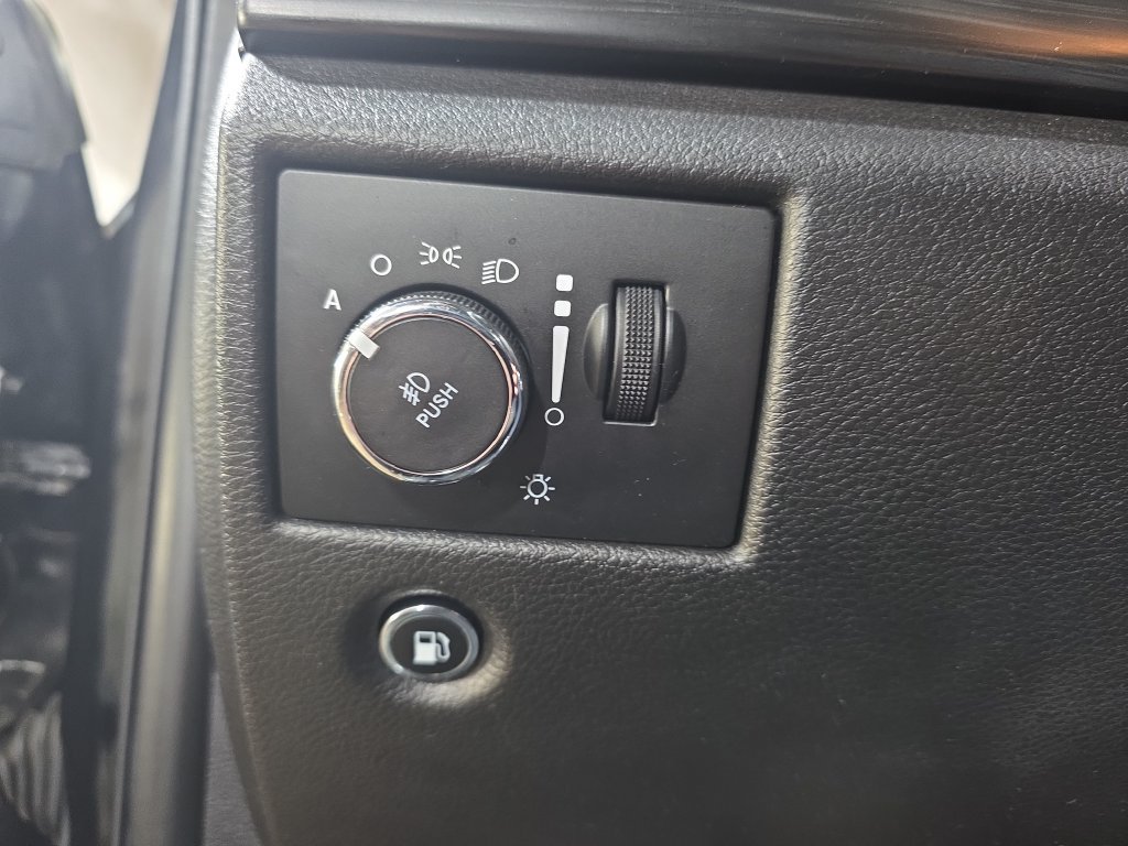 Used 2020 Jeep Grand Cherokee Laredo AWD/4WD image 24