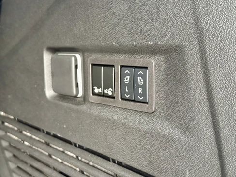 Used 2024 Chevrolet Tahoe LT w/ Luxury Package image 18