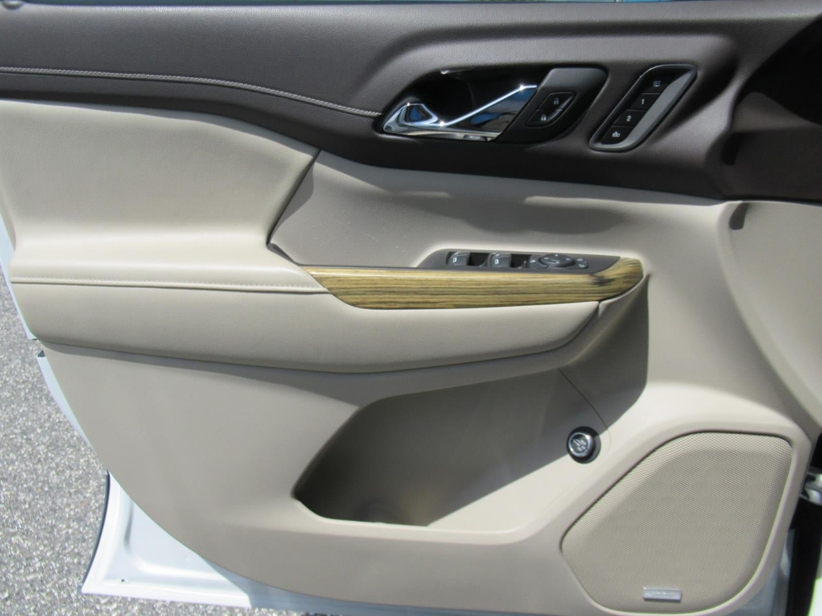 Used 2019 GMC Acadia Denali w/ Technology Package FWD image 21