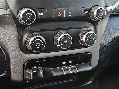 Certified 2024 RAM 3500 Big Horn AWD/4WD image 28
