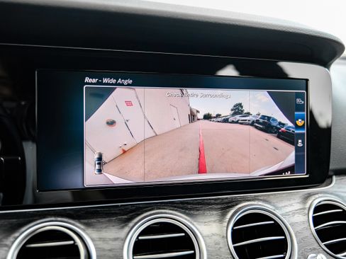 Used 2017 Mercedes-Benz E 300 image 22
