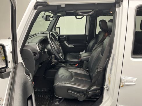 Used 2017 Jeep Wrangler Unlimited Sahara w/ Connectivity Group image 3