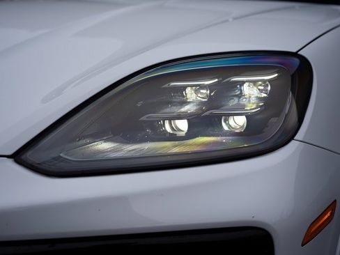 Certified 2025 Porsche Cayenne Coupe image 11