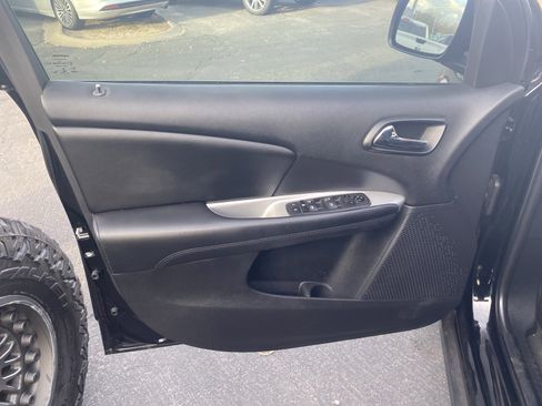 Used 2020 Dodge Journey SE w/ SE Popular Equipment Group image 7