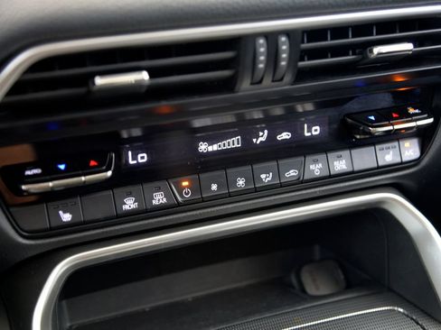 Certified 2024 MAZDA CX-90 Plug-In Hybrid w/ Preferred AWD/4WD image 24