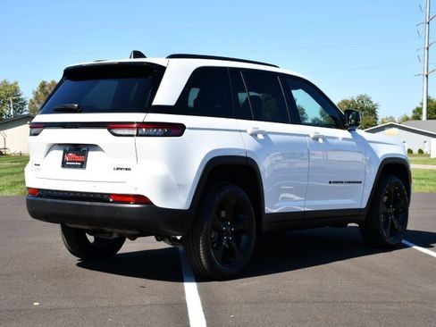 Used 2025 Jeep Grand Cherokee Limited w/ Black Appearance Package image 6