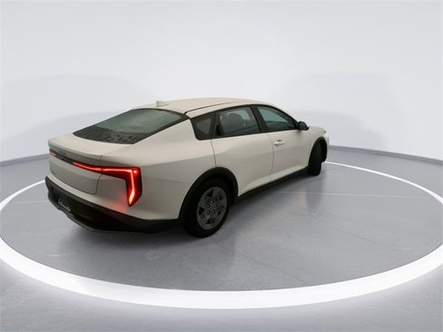 Used 2025 Kia K4 LX image 4