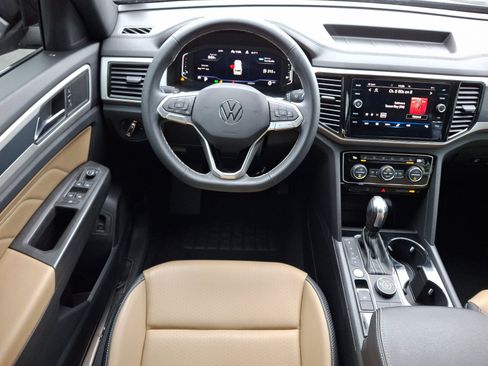 Certified 2023 Volkswagen Atlas Cross Sport SE image 12