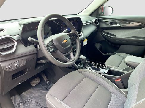 Used 2024 Chevrolet TrailBlazer LT FWD image 9