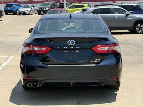 Used 2019 Toyota Camry SE FWD image 5