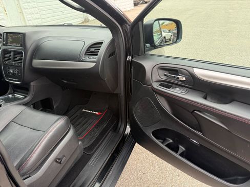 Used 2020 Dodge Grand Caravan GT FWD image 17