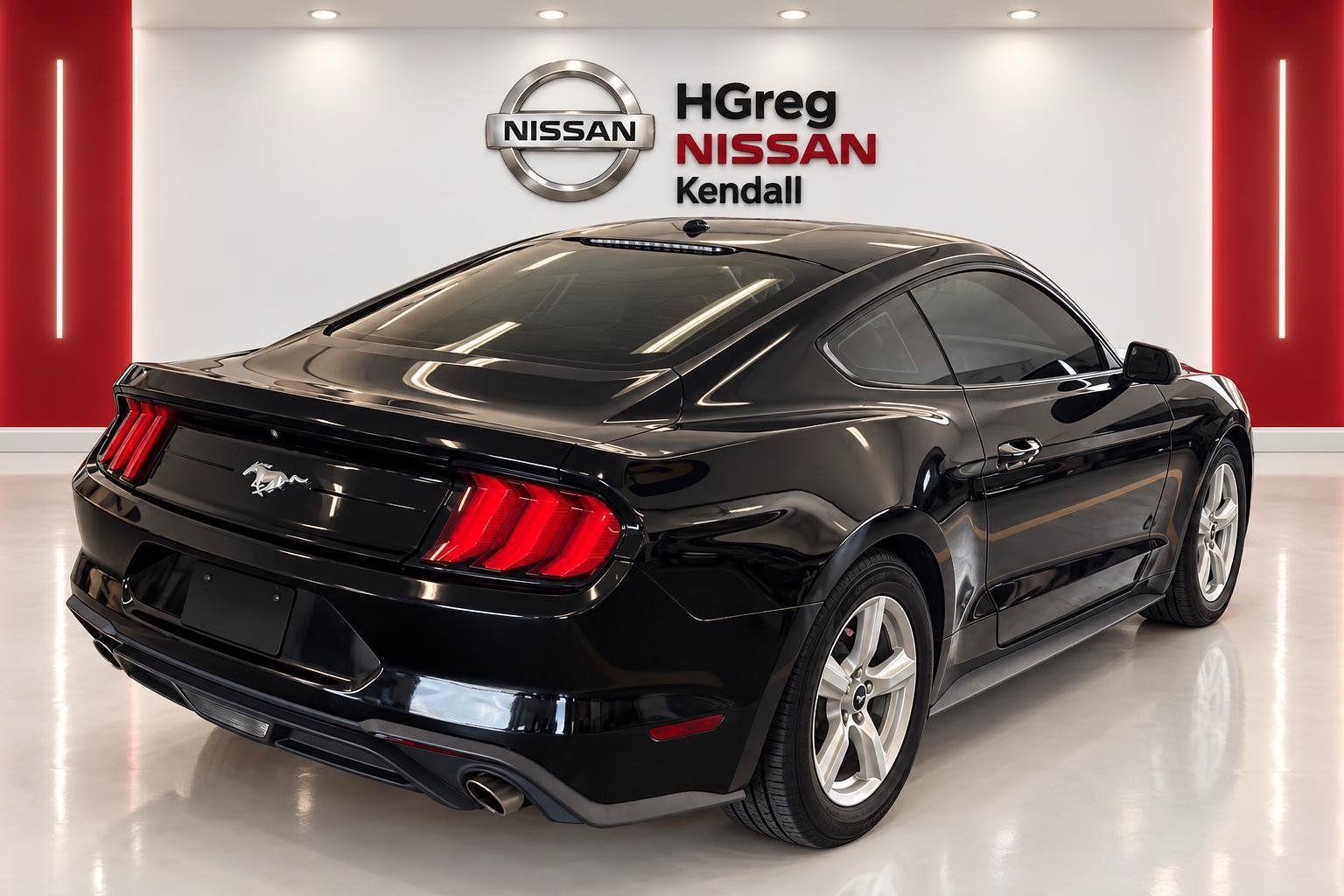 Used 2019 Ford Mustang Coupe RWD image 4
