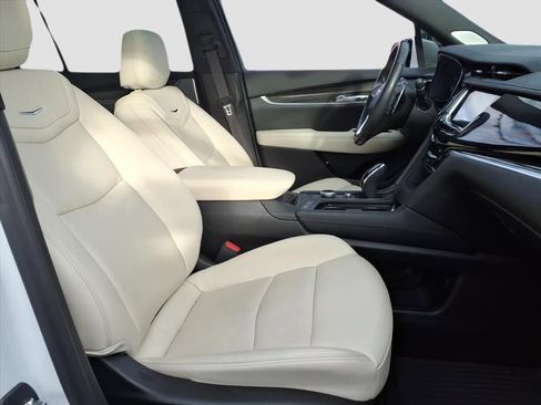 Used 2023 Cadillac XT6 Sport w/ Technology Package image 14