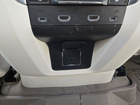 Used 2023 GMC Yukon XL Denali image 45