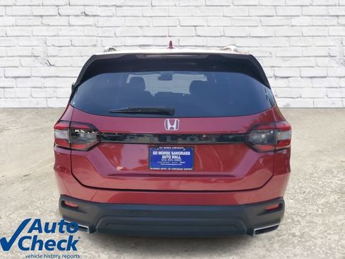 Used 2024 Honda Pilot Sport image 3