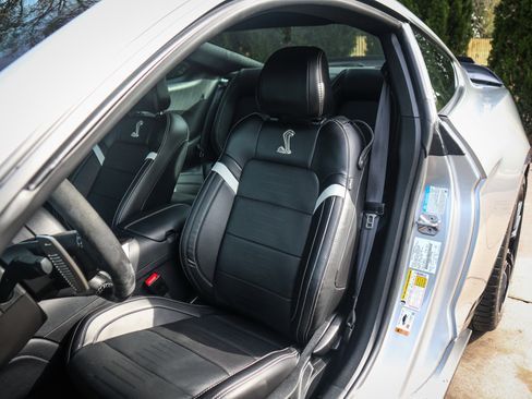 Used 2020 Ford Mustang Shelby GT500 w/ Technology Package image 16