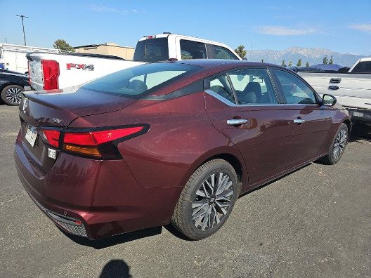 Used 2024 Nissan Altima 2.5 SV FWD image 5