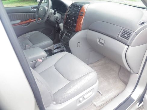 Used 2008 Toyota Sienna FWD image 21