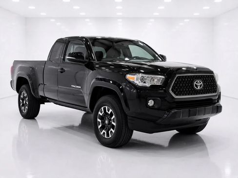 Used 2019 Toyota Tacoma TRD Off-Road AWD/4WD image 7