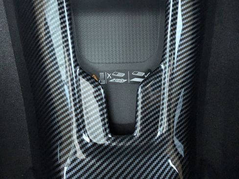 Used 2024 Chevrolet Corvette Stingray Preferred Cpe w/ Z51 Performance Package RWD image 27