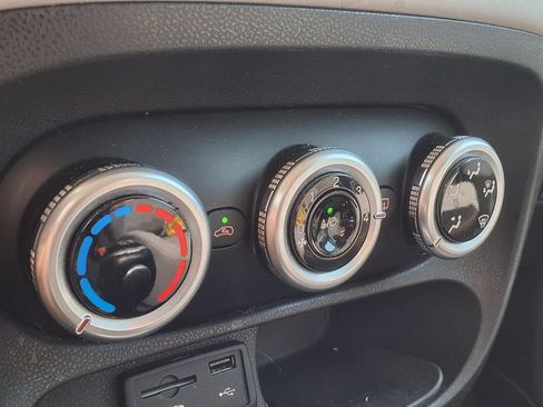 Used 2014 FIAT 500L Easy FWD image 16