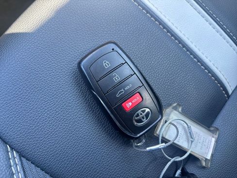 Used 2025 Toyota Camry SE FWD image 21