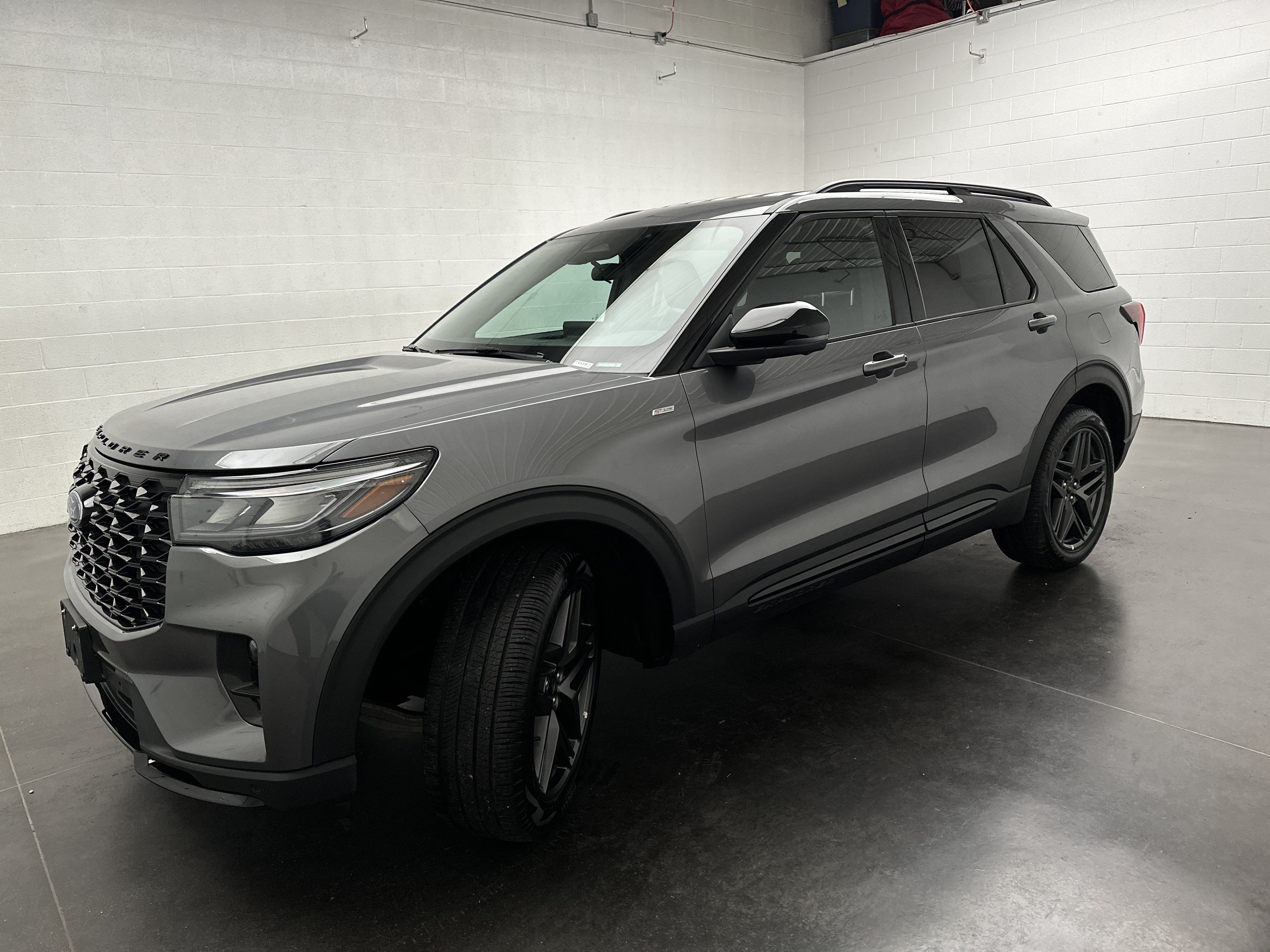 Used 2025 Ford Explorer ST-Line w/ ST-Line Street Pack AWD/4WD image 5