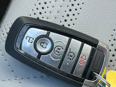 New 2024 Ford Escape SE w/ PHEV Premium Package FWD image 32