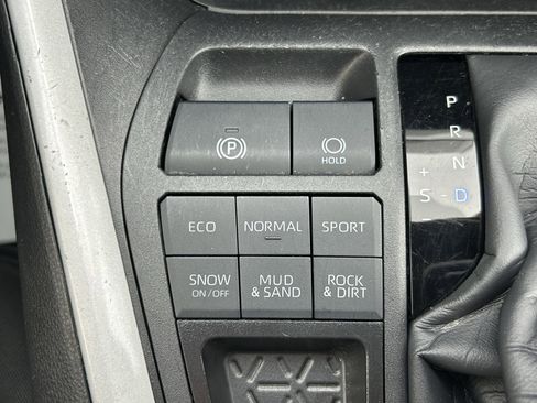 Certified 2025 Toyota RAV4 XLE AWD/4WD image 31