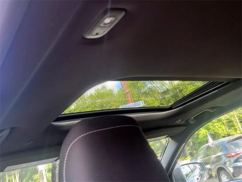 Used 2025 Jeep Grand Cherokee Laredo X image 38