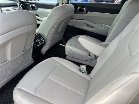 Certified 2022 Kia Sorento S image 11