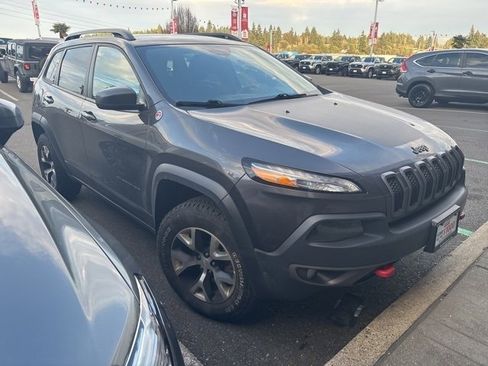 Used 2018 Jeep Cherokee Trailhawk w/ Cold Weather Group image 8