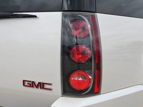 Used 2013 GMC Yukon XL Denali RWD image 20
