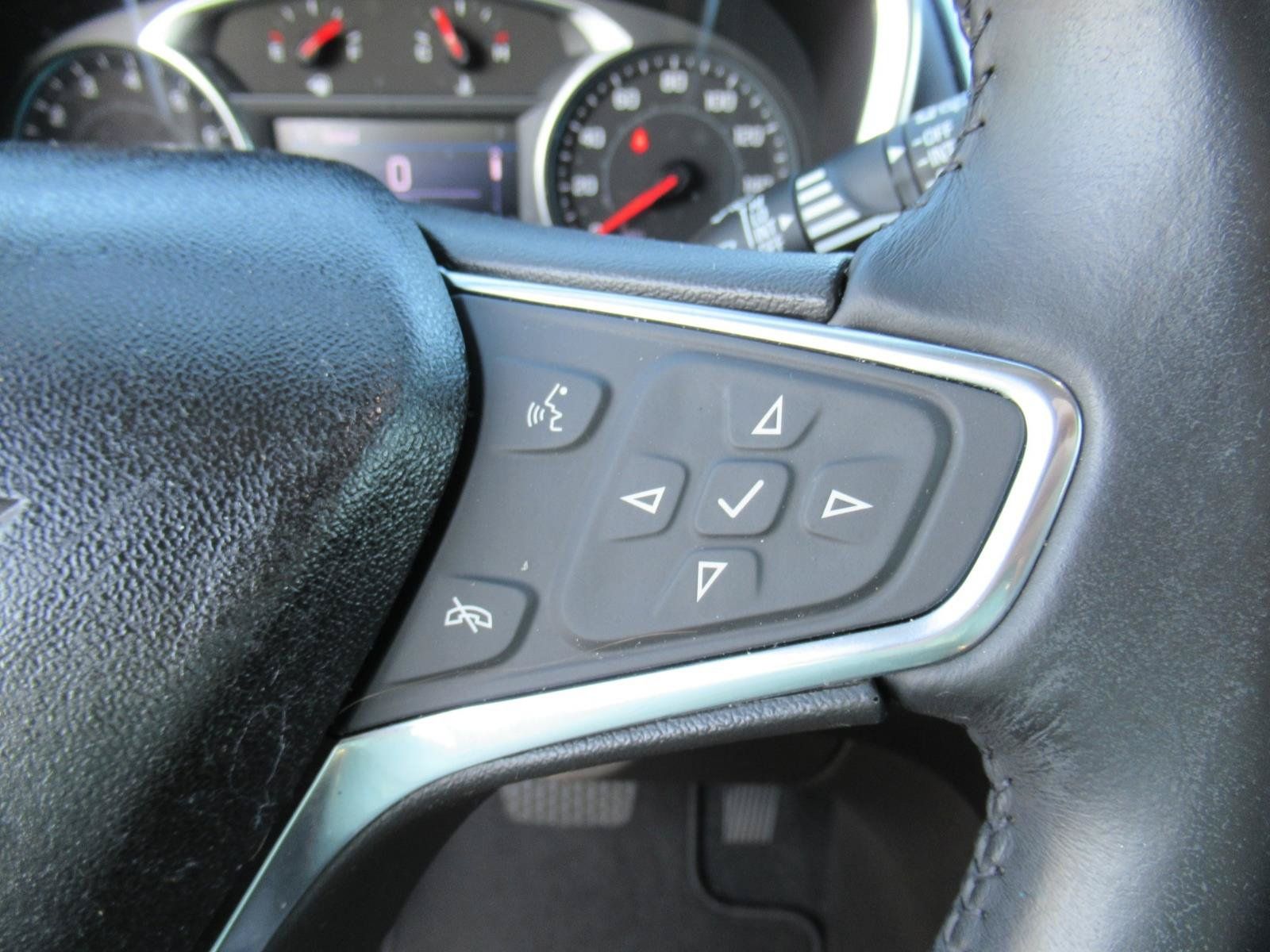 Used 2020 Chevrolet Equinox LT FWD image 22