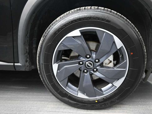Used 2024 Nissan Rogue SV FWD image 10