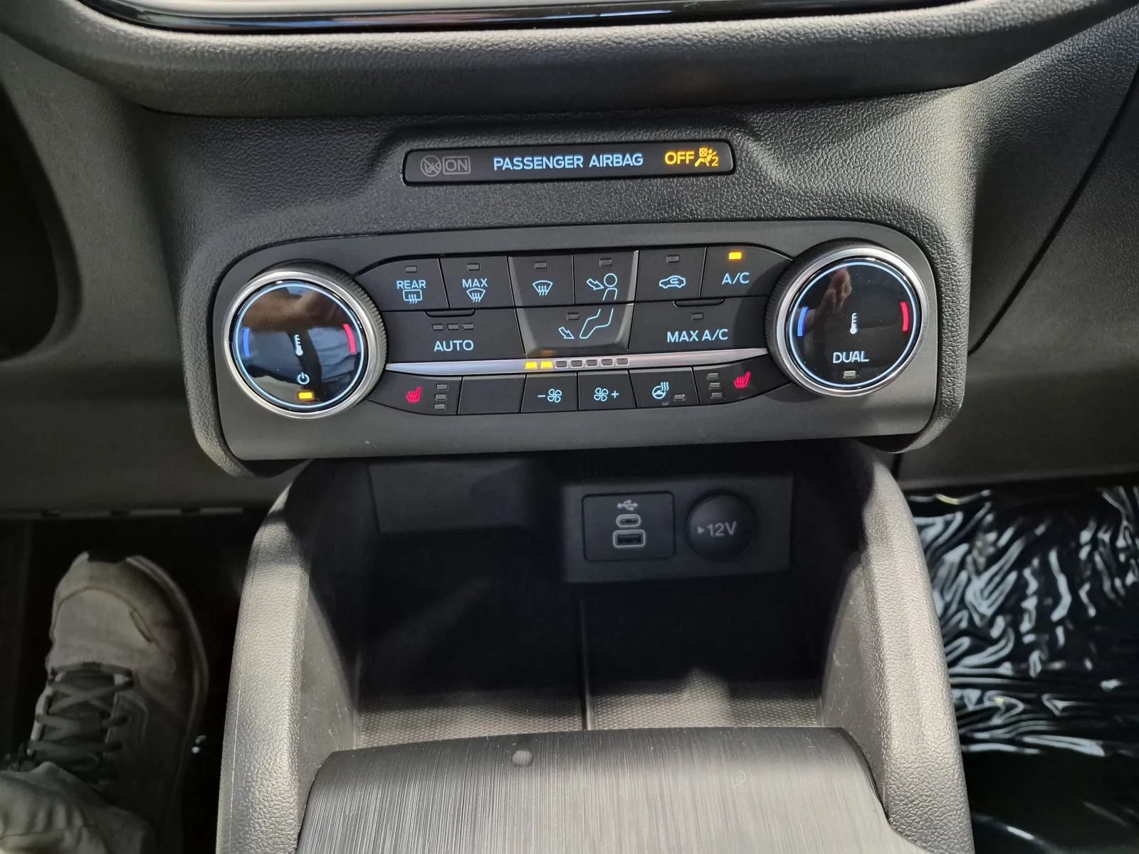 Used 2025 Ford Escape ST-Line Select AWD/4WD image 19