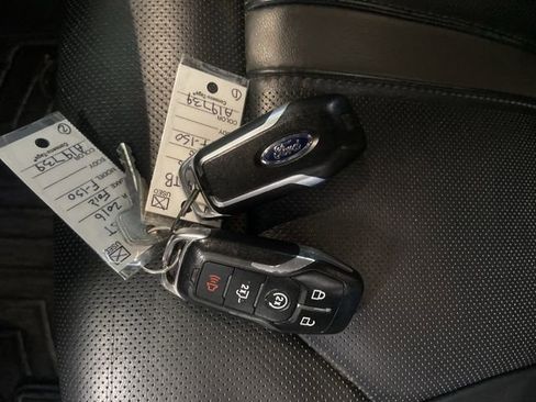 Used 2016 Ford F150 Platinum w/ Technology Package image 30