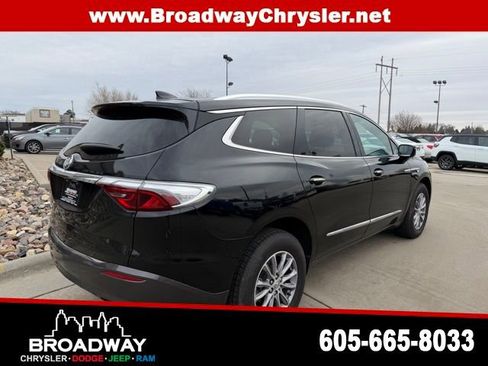 Used 2024 Buick Enclave Premium image 6