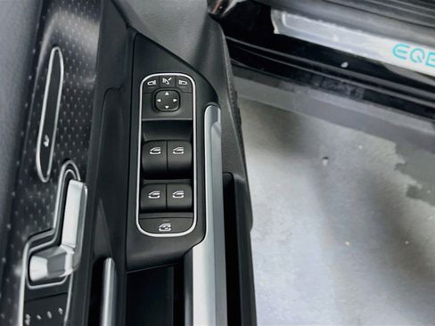 Used 2024 Mercedes-Benz EQB 300 4MATIC image 18