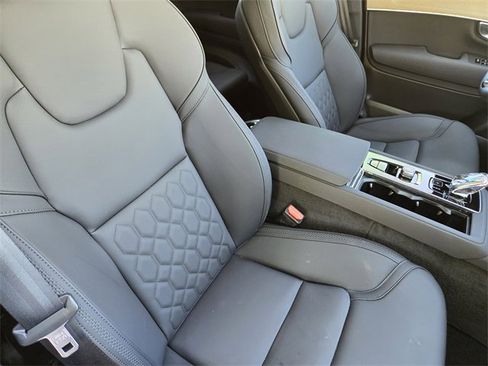 Certified 2025 Volvo XC90 T8 Plus w/ Protection Package Premier image 22