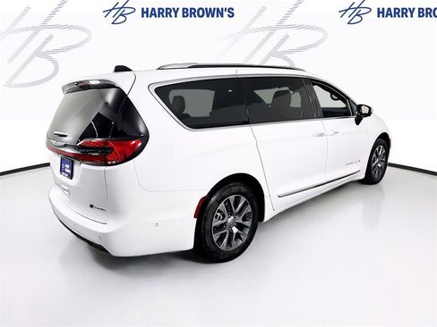 Used 2023 Chrysler Pacifica Pinnacle image 35