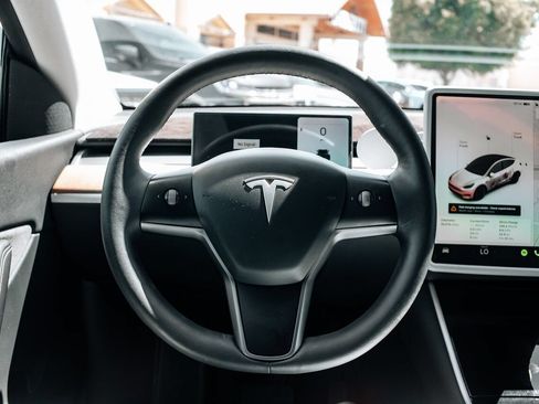 Used 2021 Tesla Model Y 2WD image 23