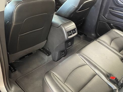 Used 2024 GMC Terrain SLT AWD/4WD image 19